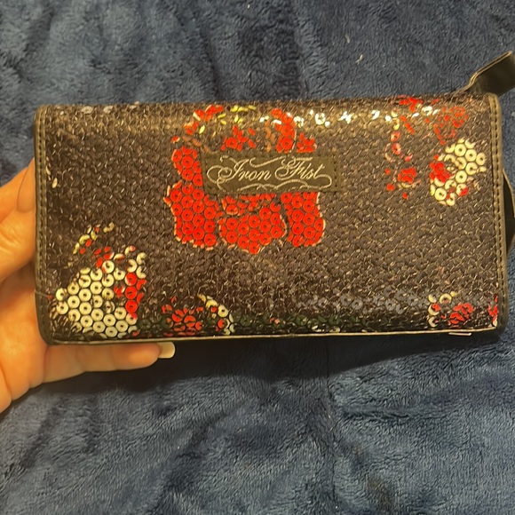 Rose Sequin Iron Fist Wallet - Picture 4 of 7